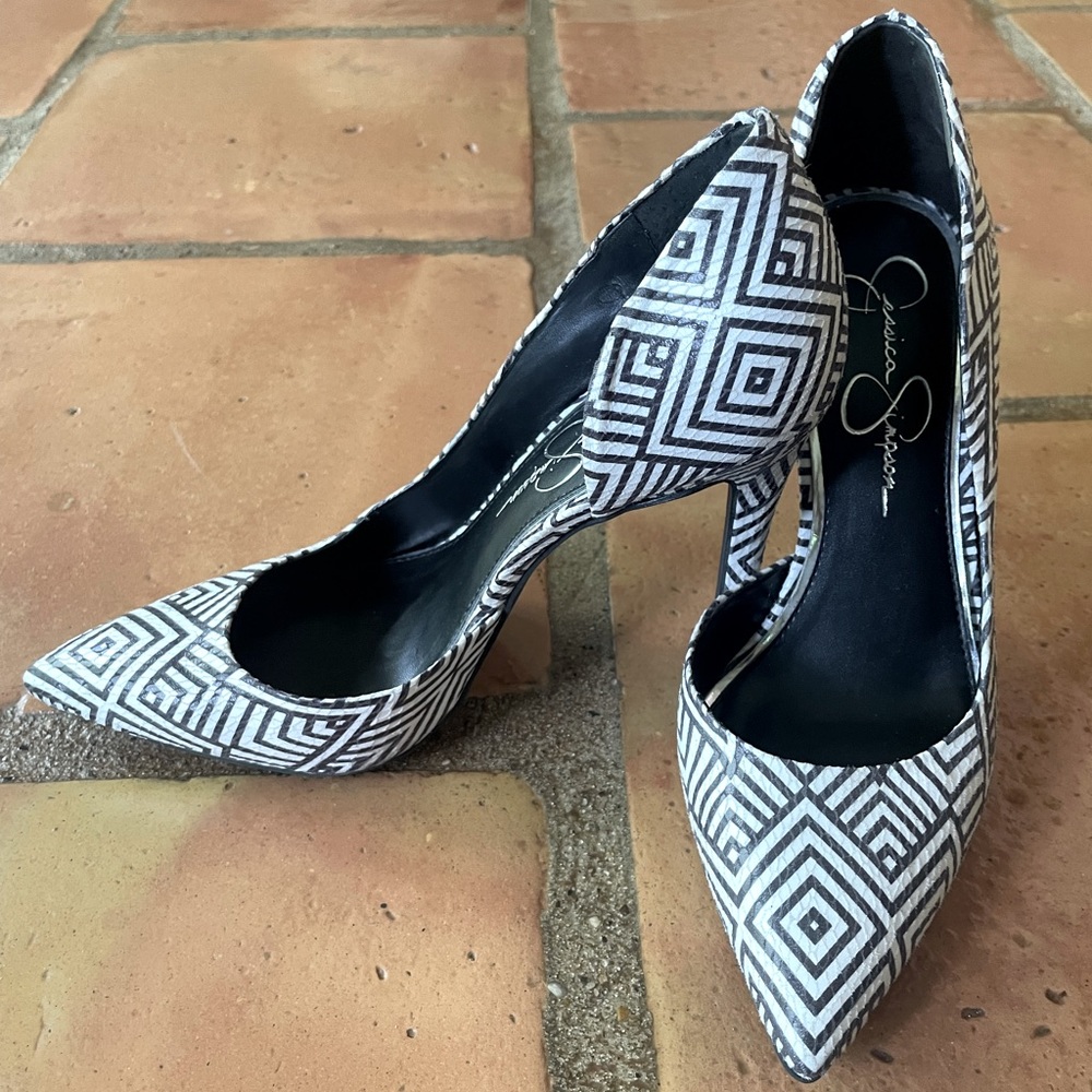 Jessica Simpson d’Orsay Black/White Pumps - Size 7